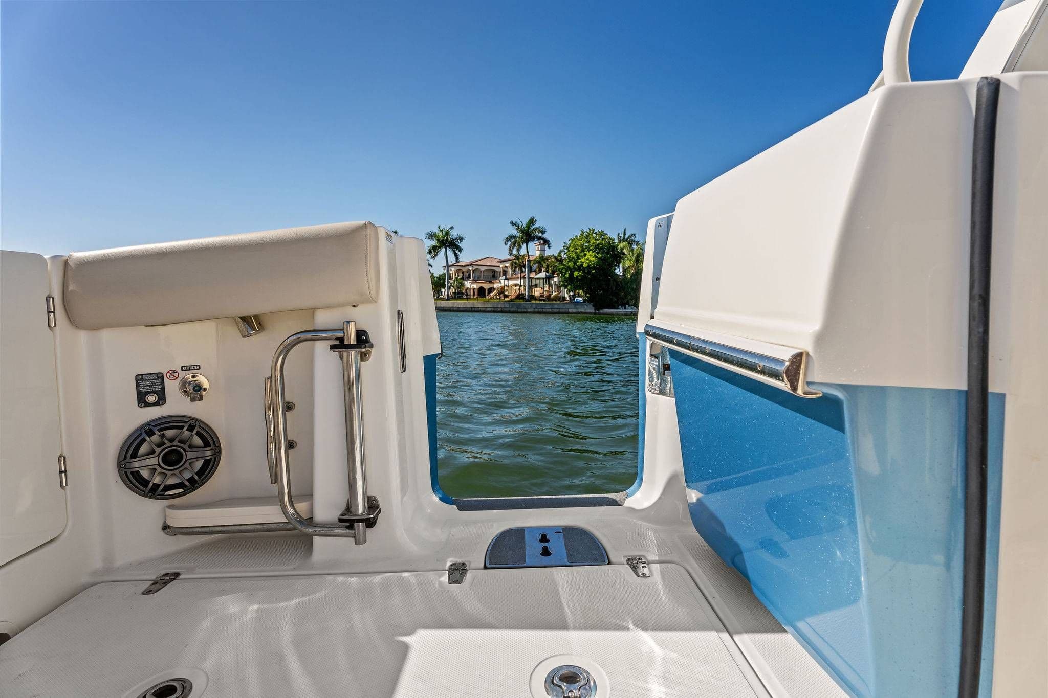 2019 Boston Whaler 380 Realm - 11