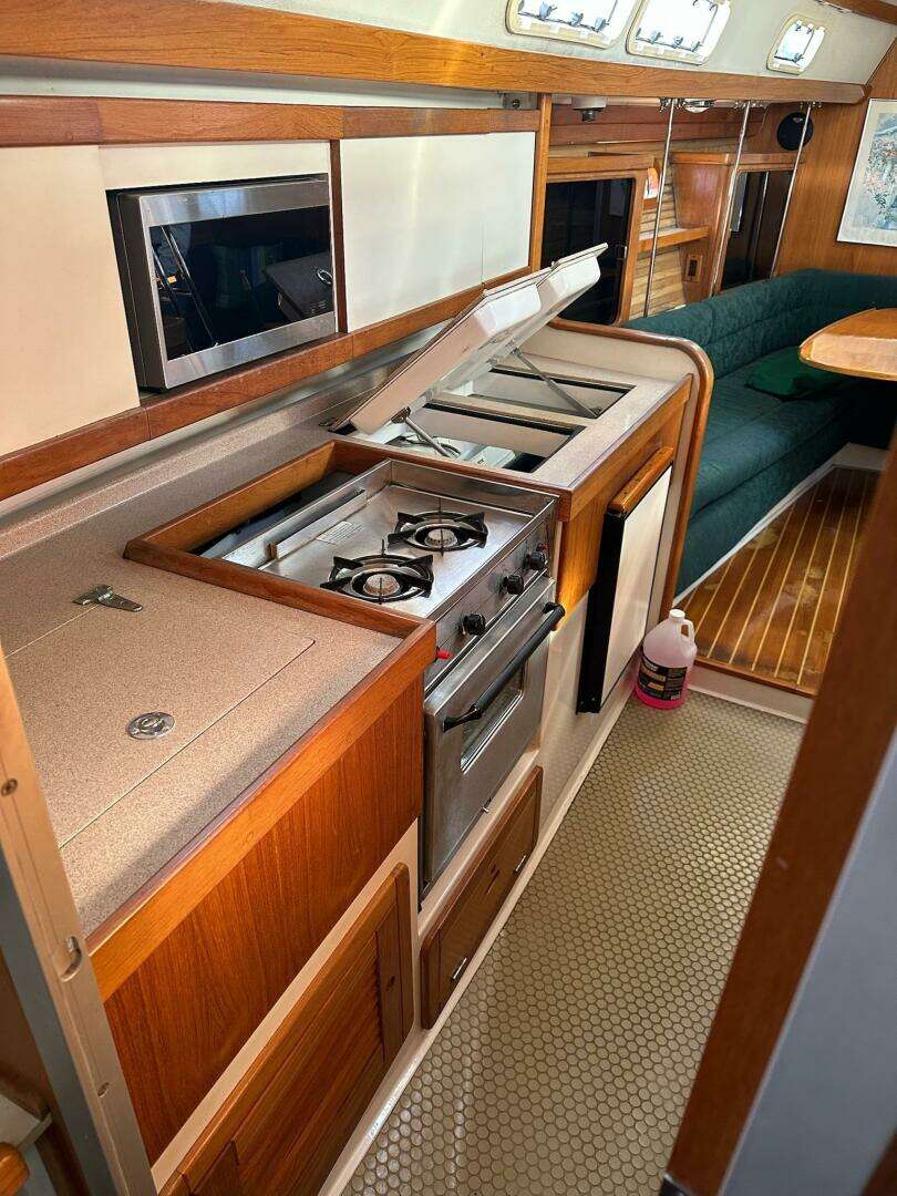 1997 Catalina Morgan 38 - Image 33