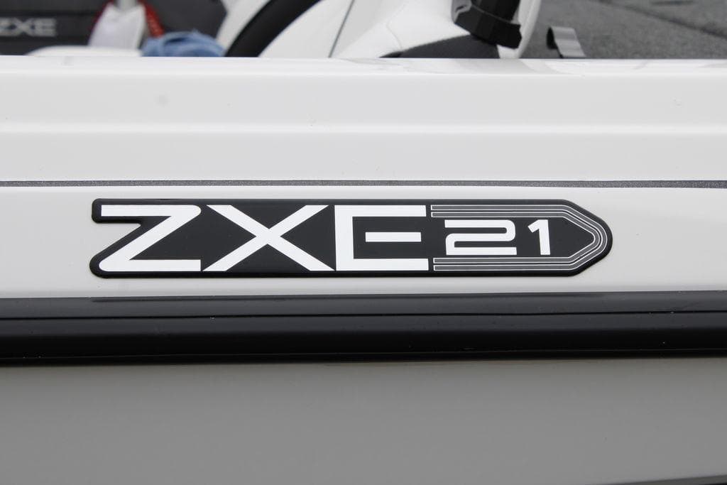 2026 Skeeter ZXE21 logo on a white surface, showcasing sleek design.