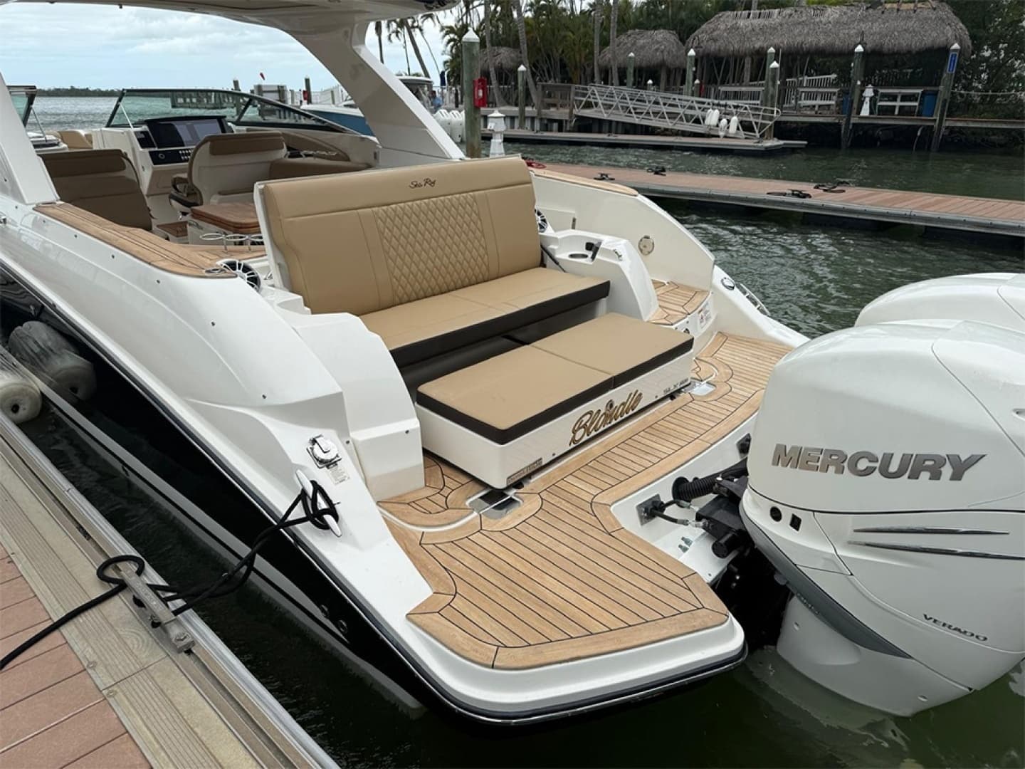 2023 Sea Ray SLX 350 Outboard - Image 43