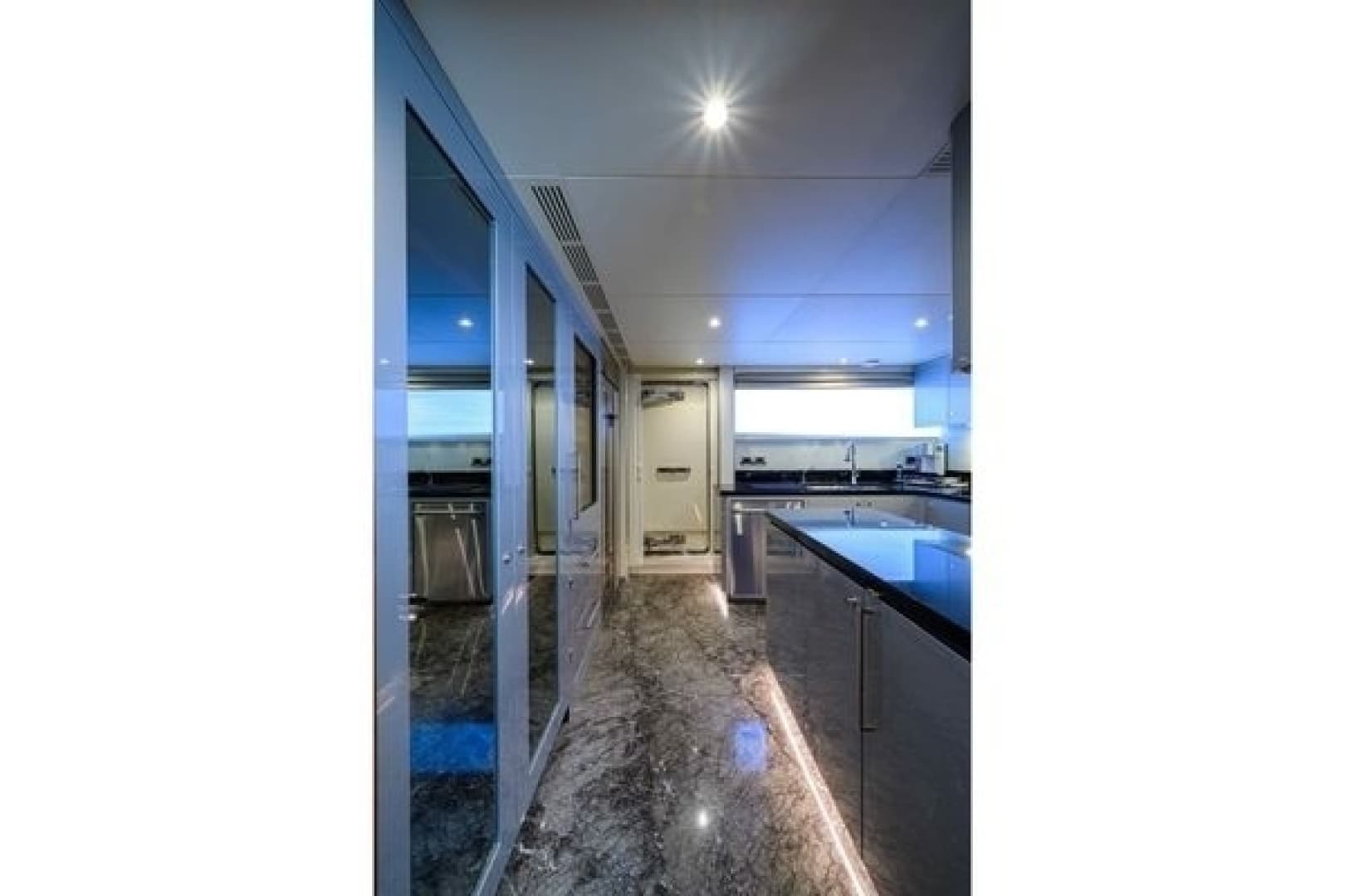 2019 Ocean Alexander Motoryacht 100 - Image 35