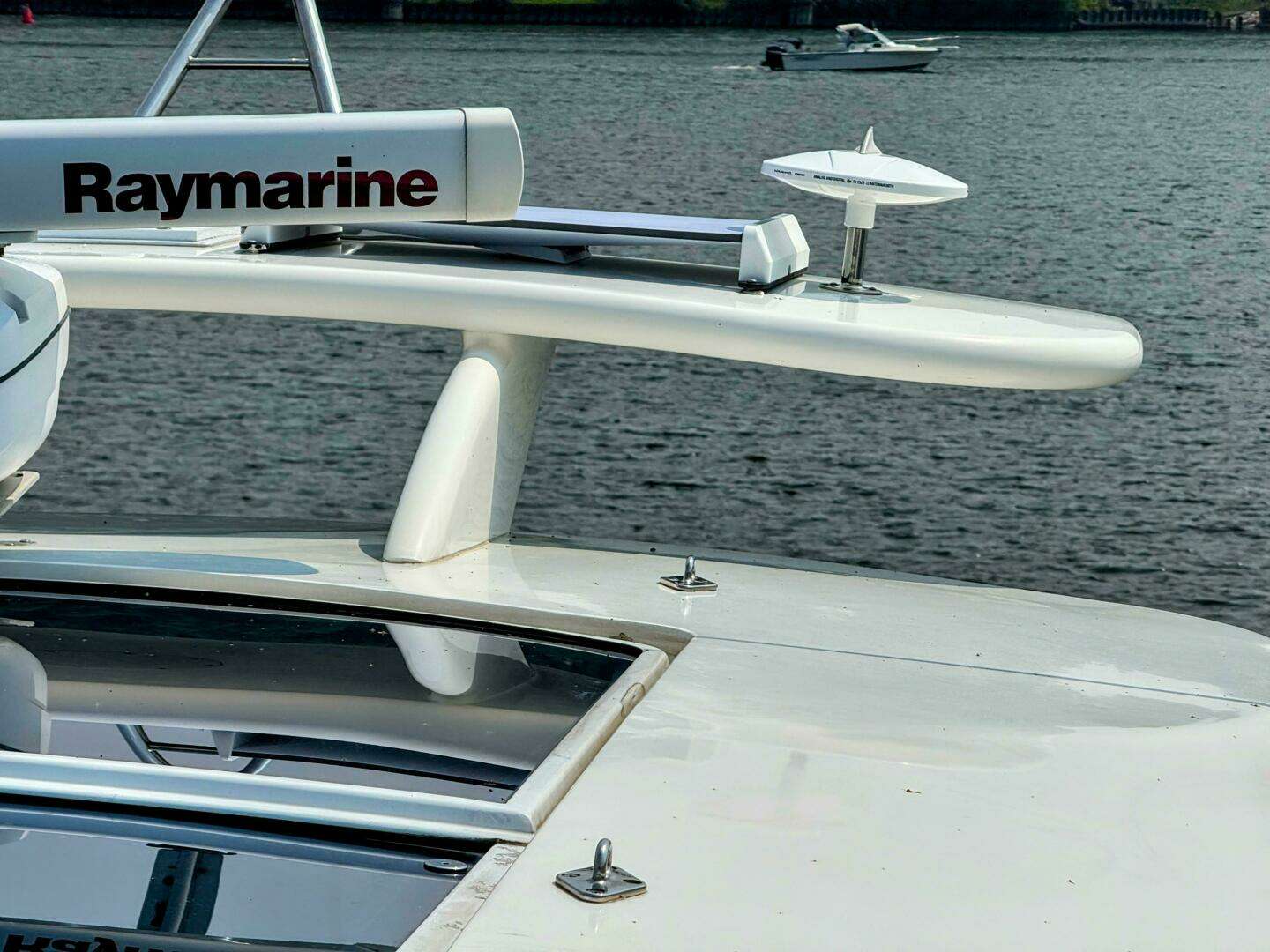 2005 Cruisers Yachts 540 Express - Image 20