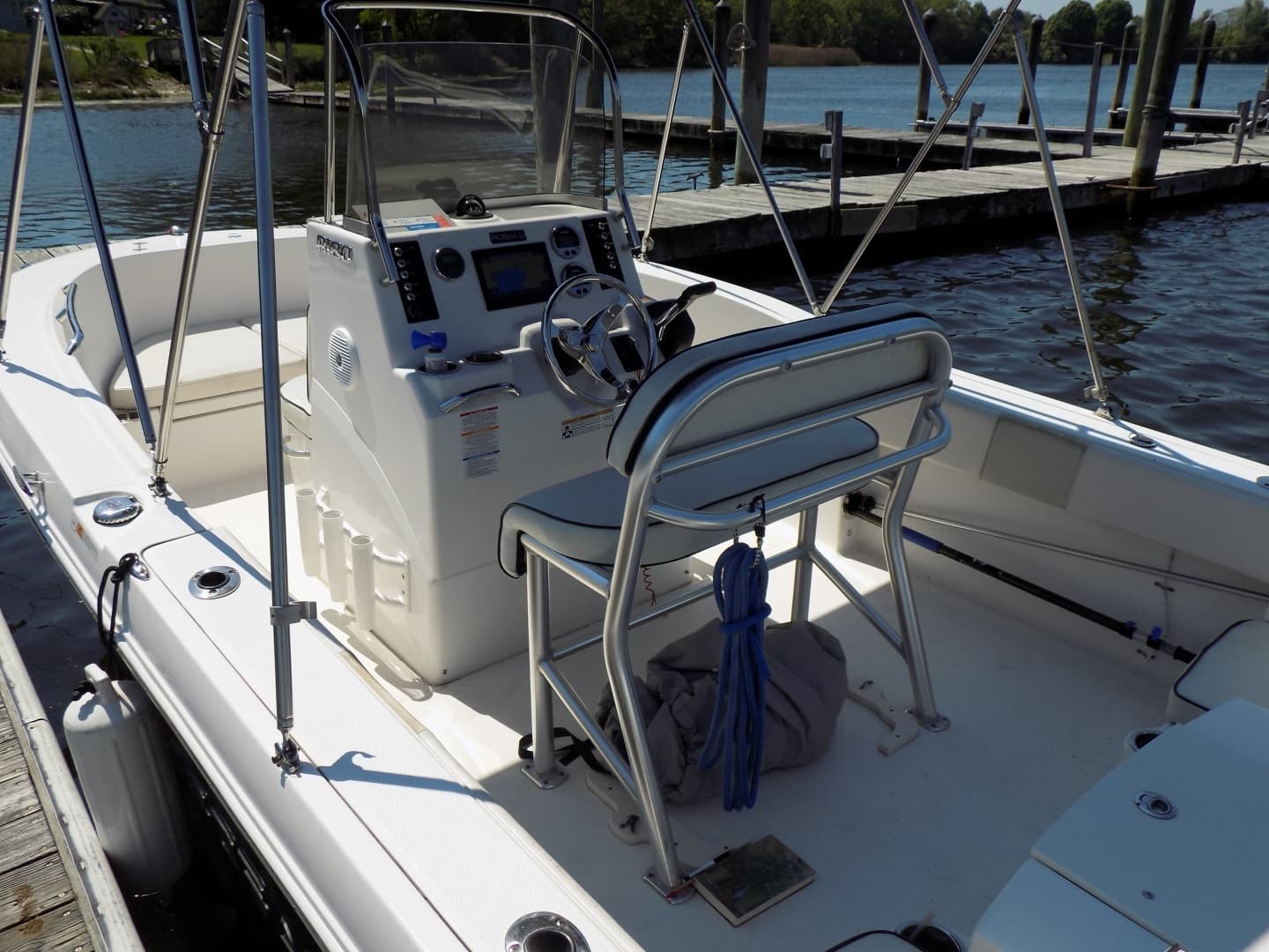 2017 Robalo R180 - Image 3