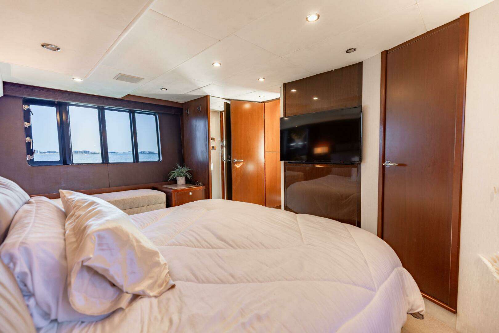 2011 Princess 64 - Image 15