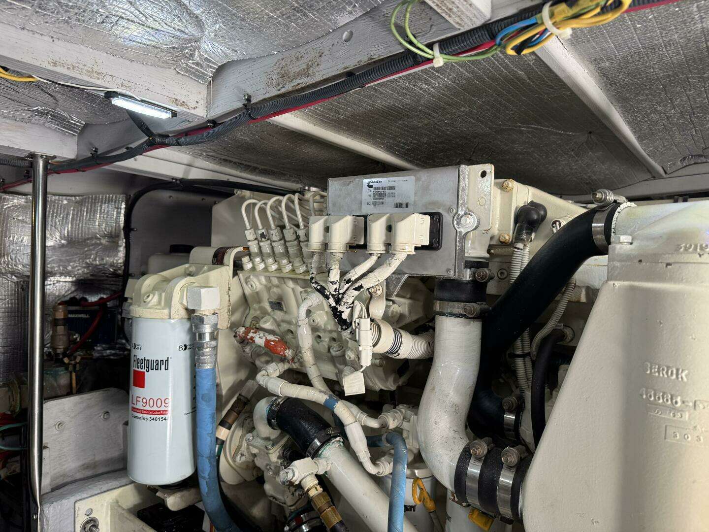 2003 Silverton 42 Convertible - Image 29