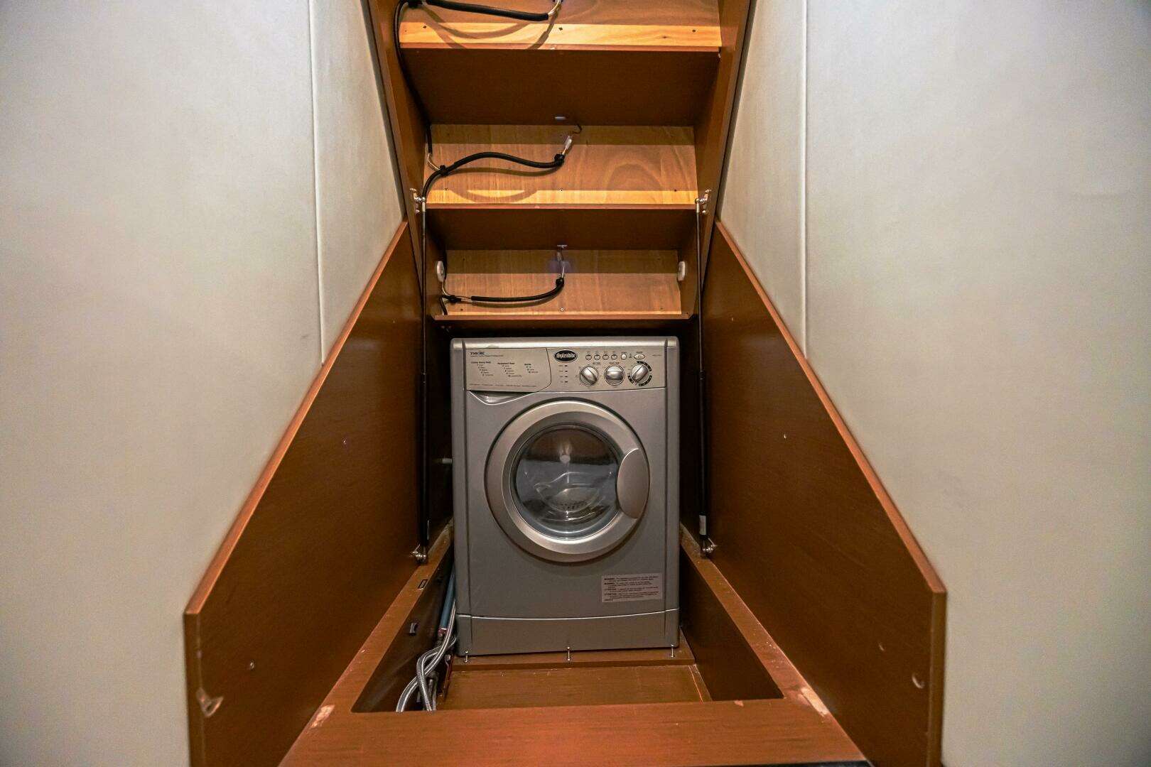 2013 Prestige 550S - Image 38