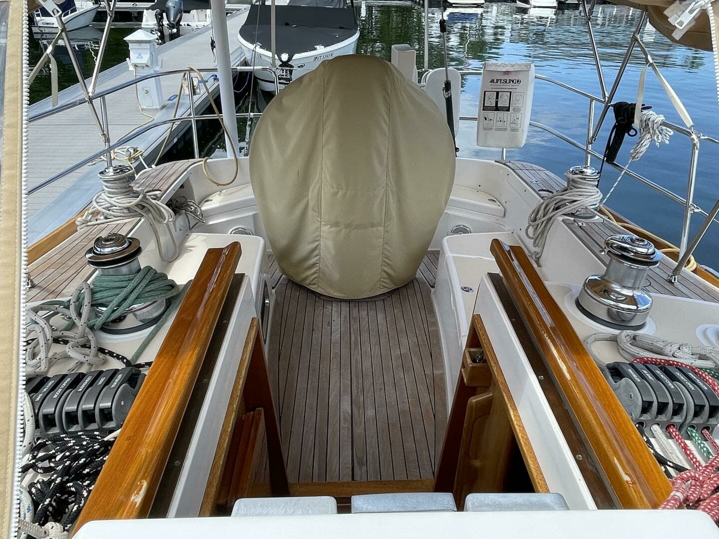 2009 Tartan 4300 - Image 10