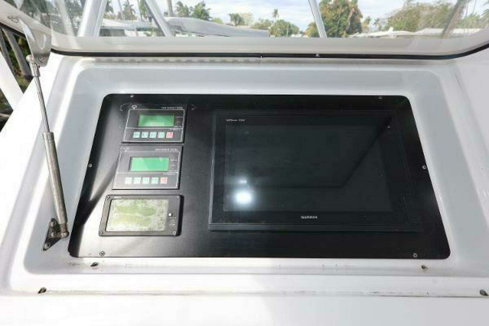 2005 Viking 52 Convertible - Image 13