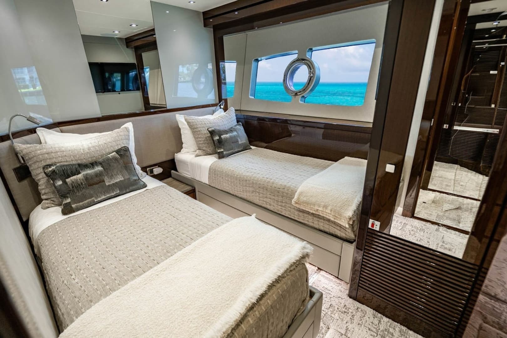 2019 Sunseeker 95 Motor Yacht - Image 74