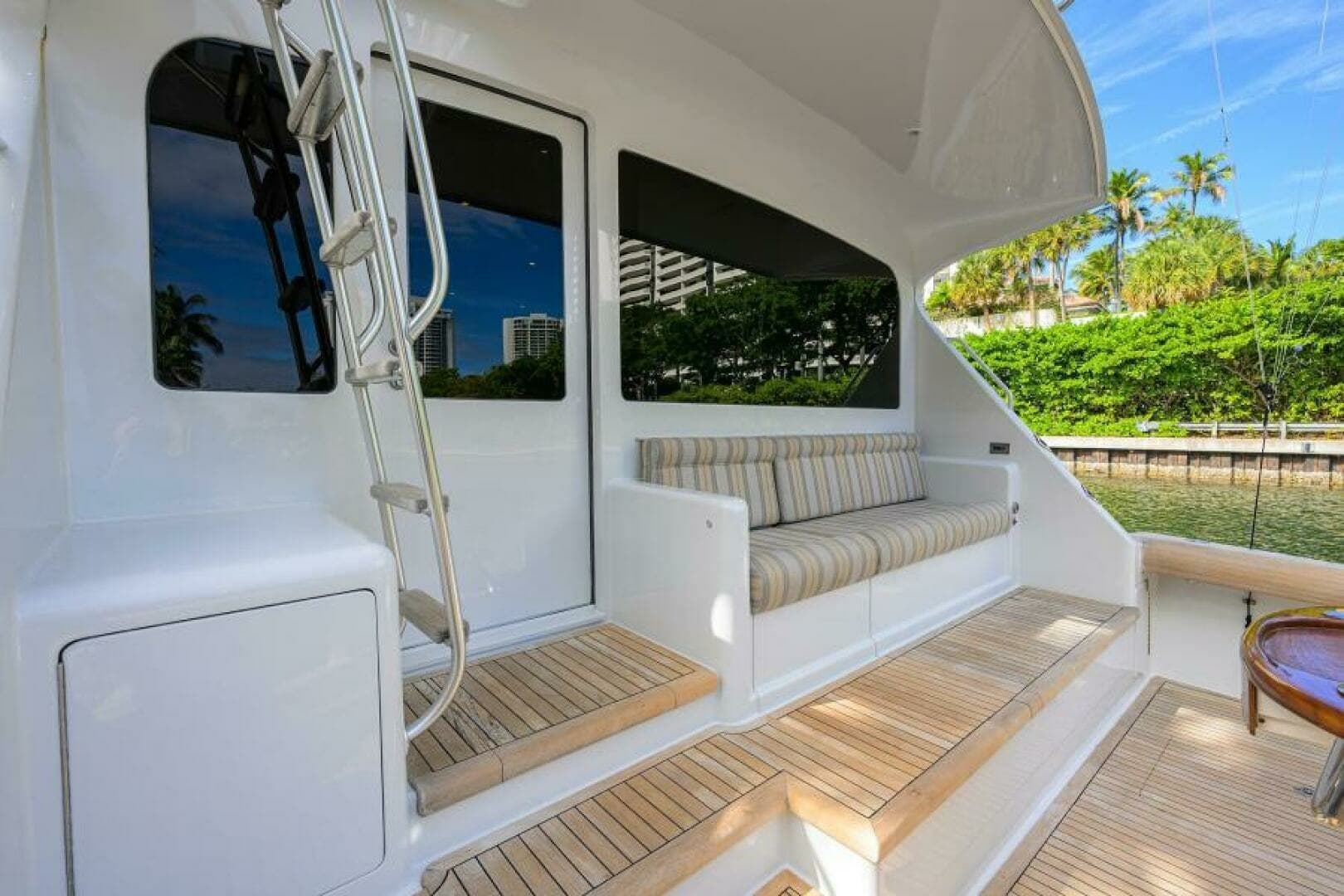 2008 Viking 60 Convertible - Image 10