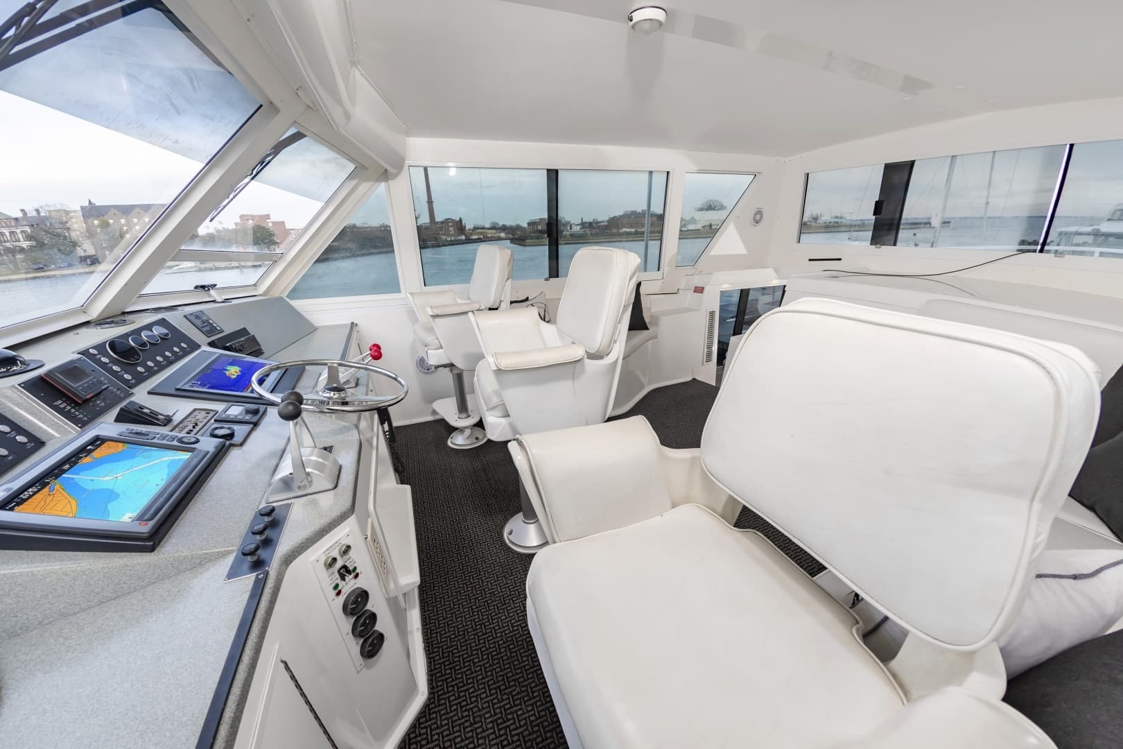 2000 Viking Cockpit Sport Yacht - Image 12