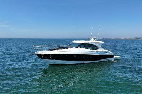 2015 Cruisers Yachts Cantius