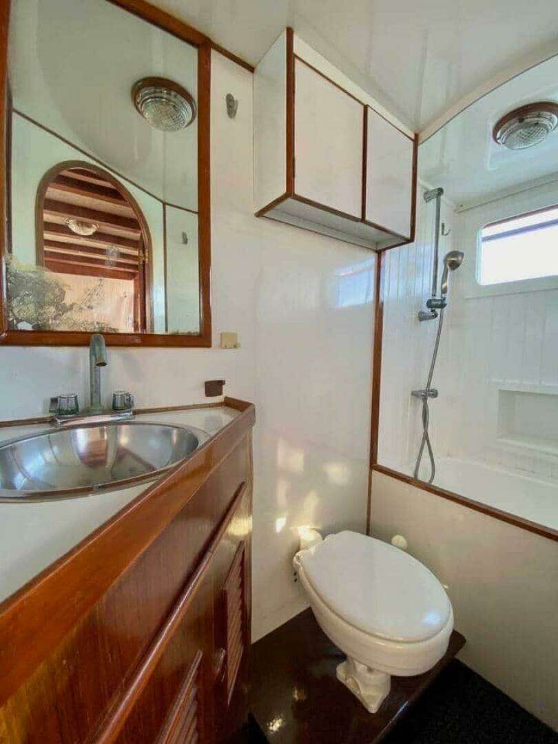 1977 Marine Trader 40 Double Cabin - Image 15