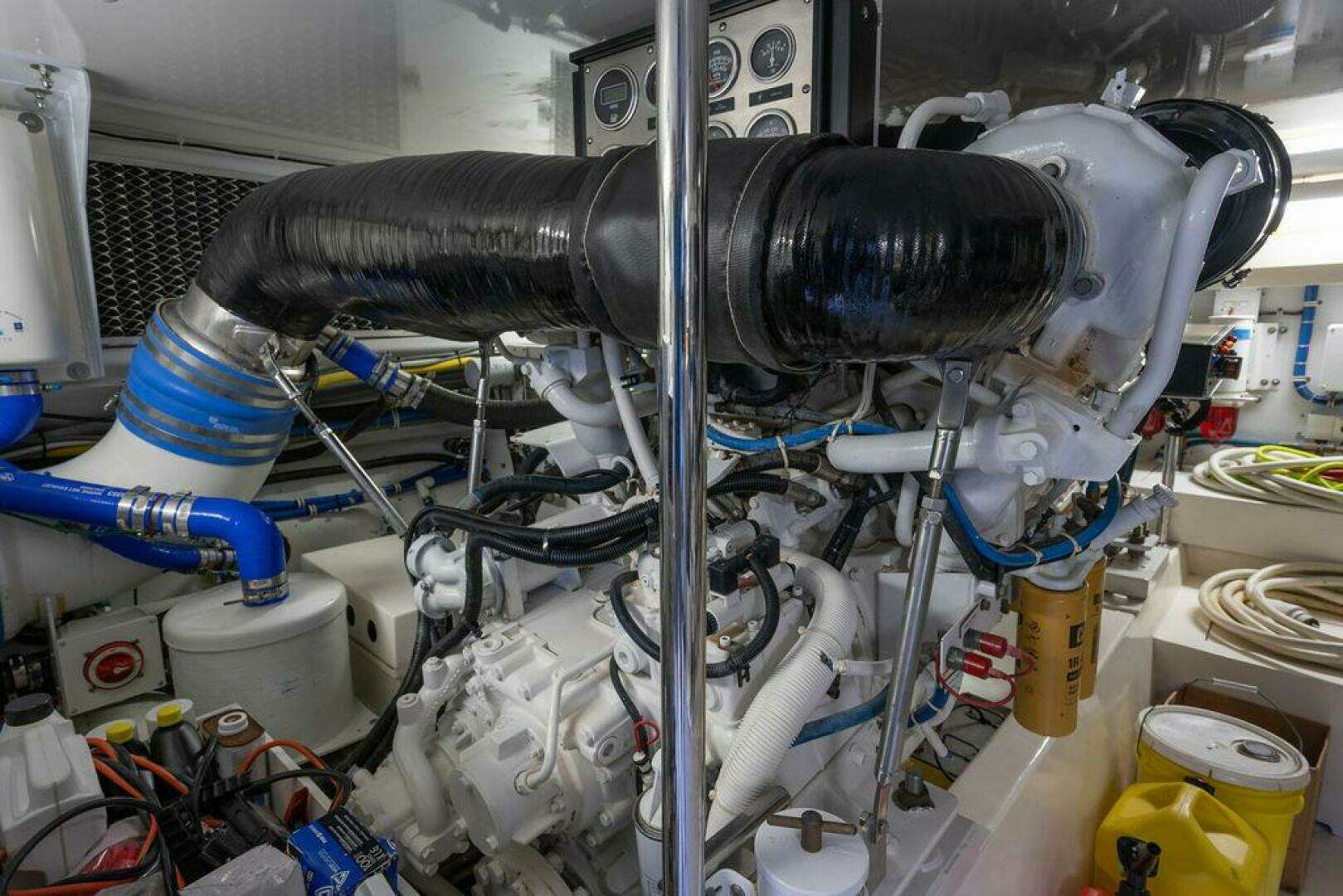 2005 Hatteras Enclosed Bridge - Image 31
