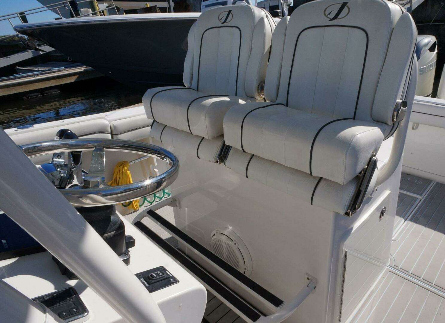 2015 Jupiter 30 FS - Image 12