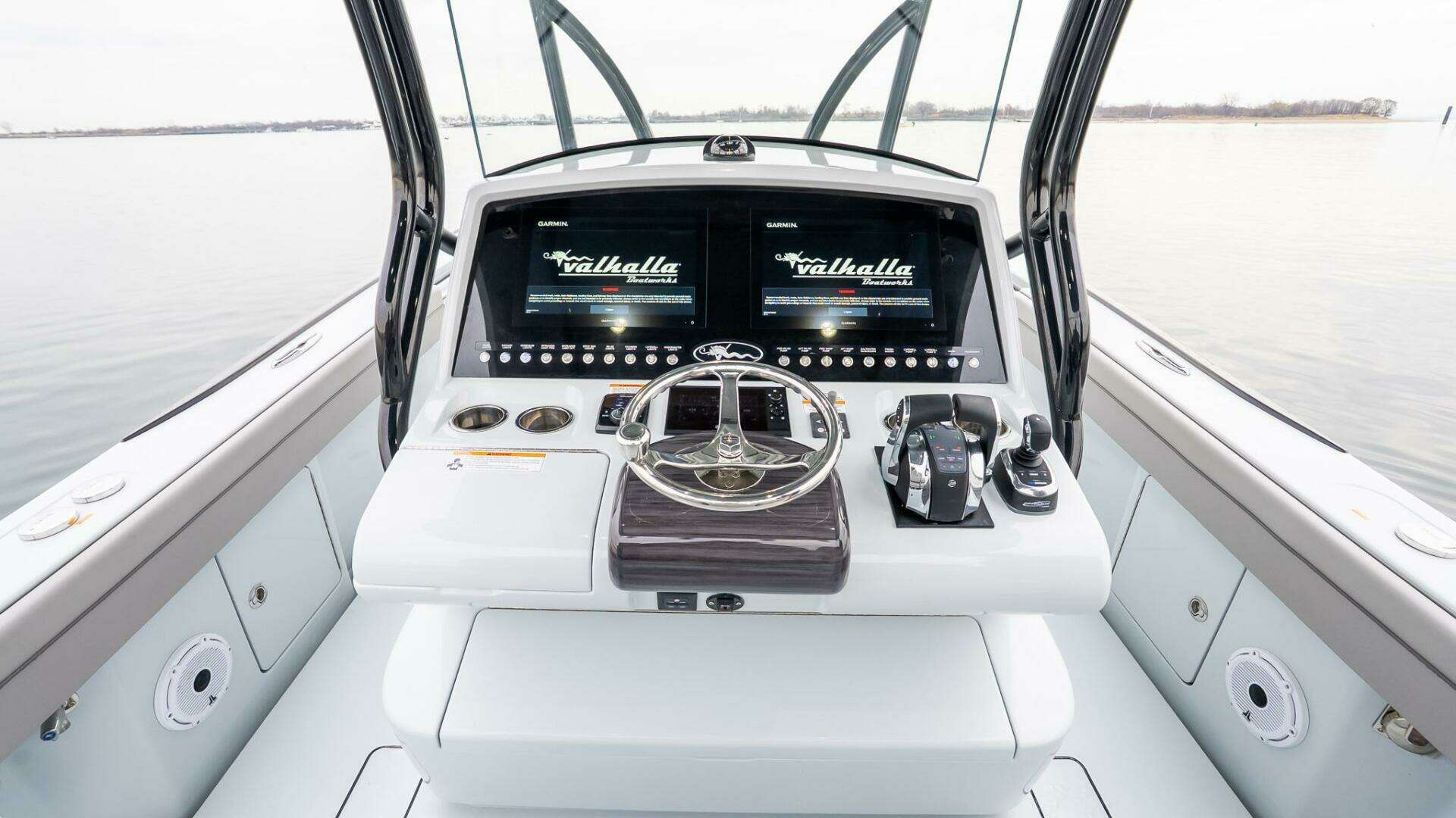 2023 Valhalla Boatworks V-33 - Image 21