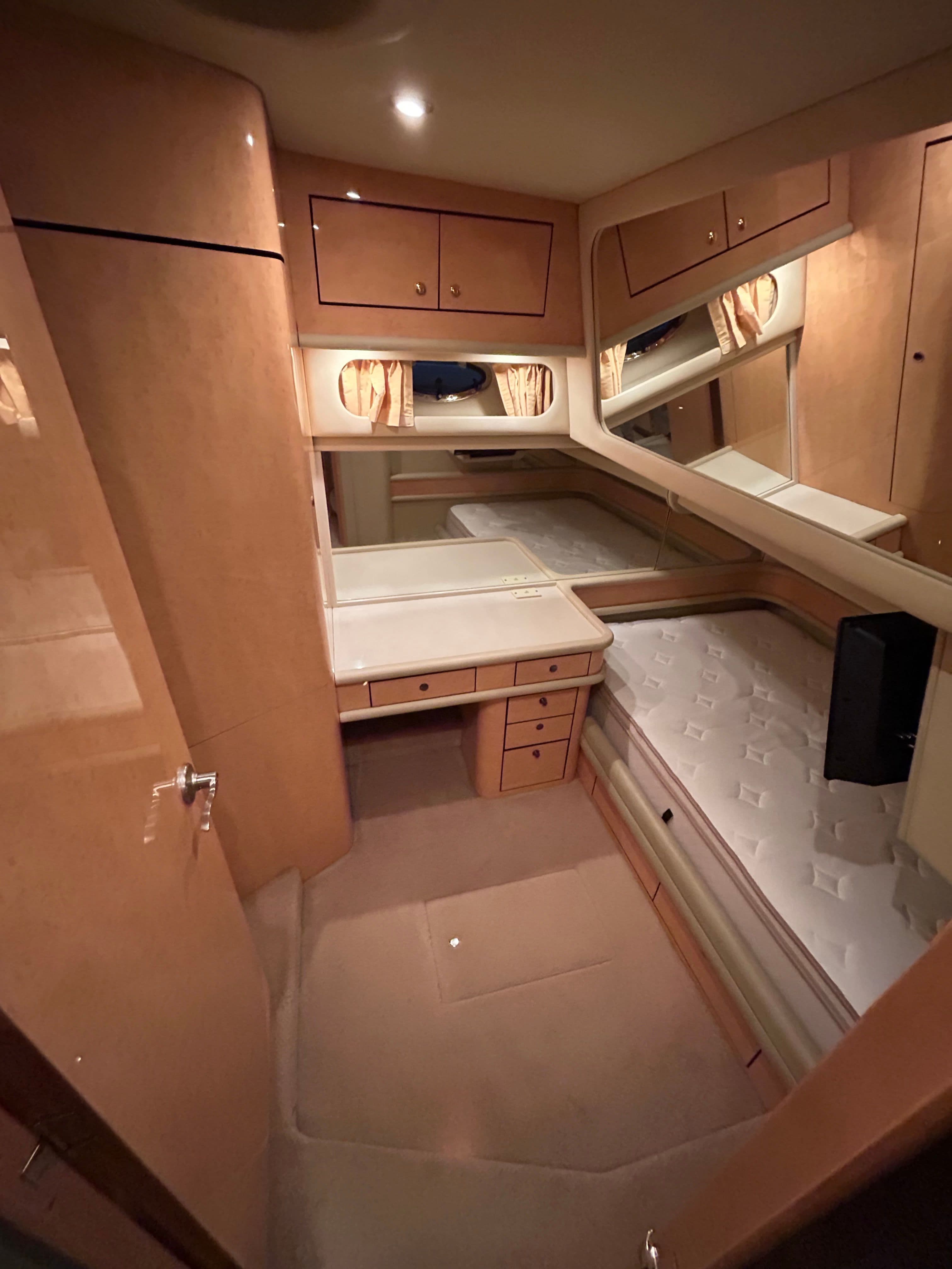 1999 Sea Ray 560 Sedan Bridge - 11