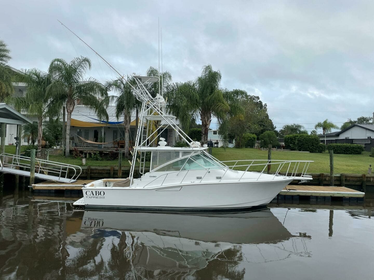 2001 Cabo 35 Express - Image 2