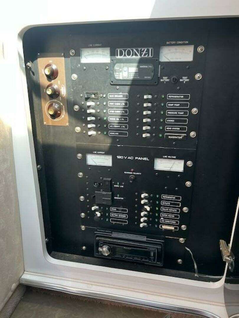 1990 Donzi 30 - Image 13