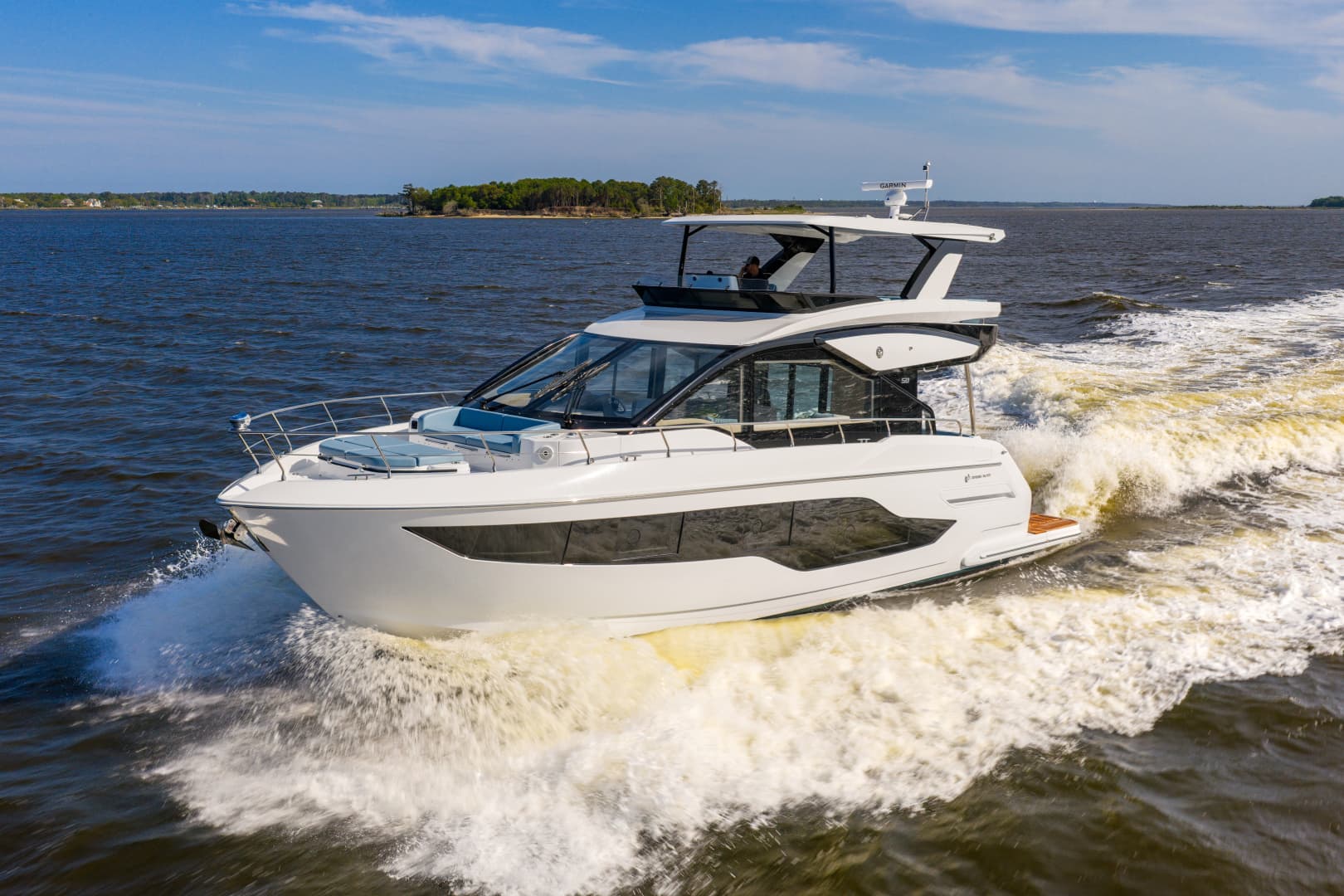 2026 Cruisers Yachts 50 FLY - Image 5