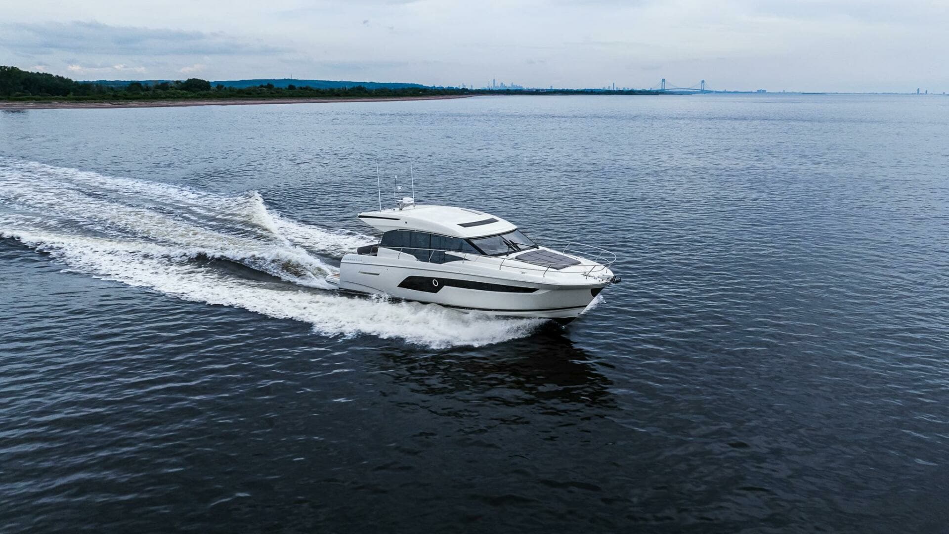 2023 Prestige 520 S - Image 5