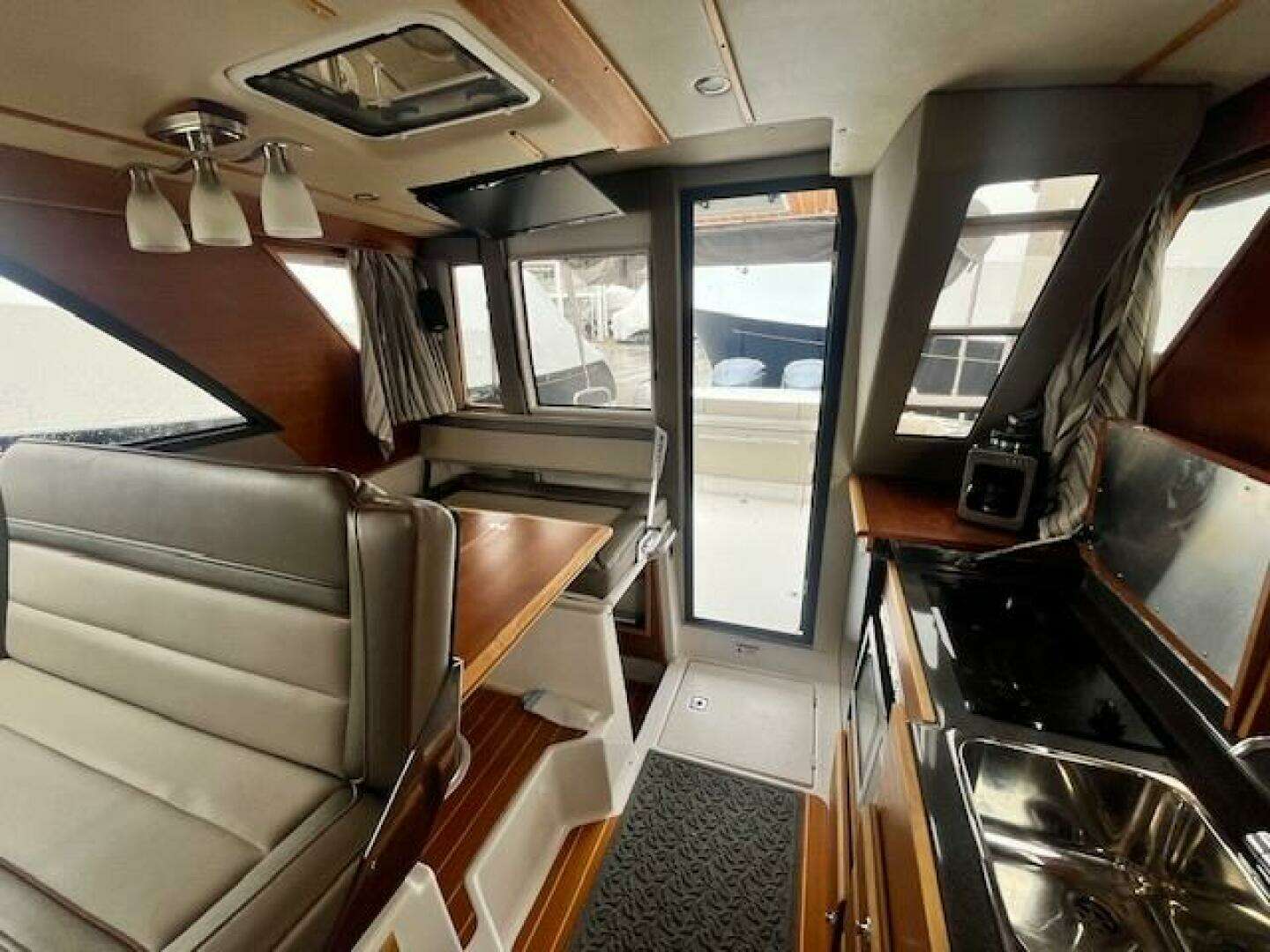 2021 Cutwater 32 CB - Image 4