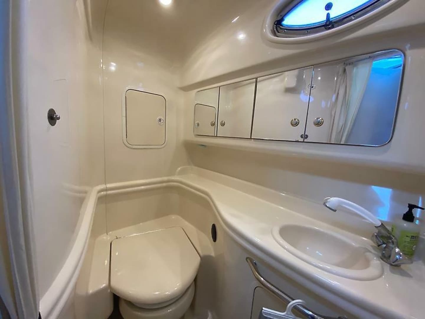 2004 Sea Ray 320 Sundancer - Image 16