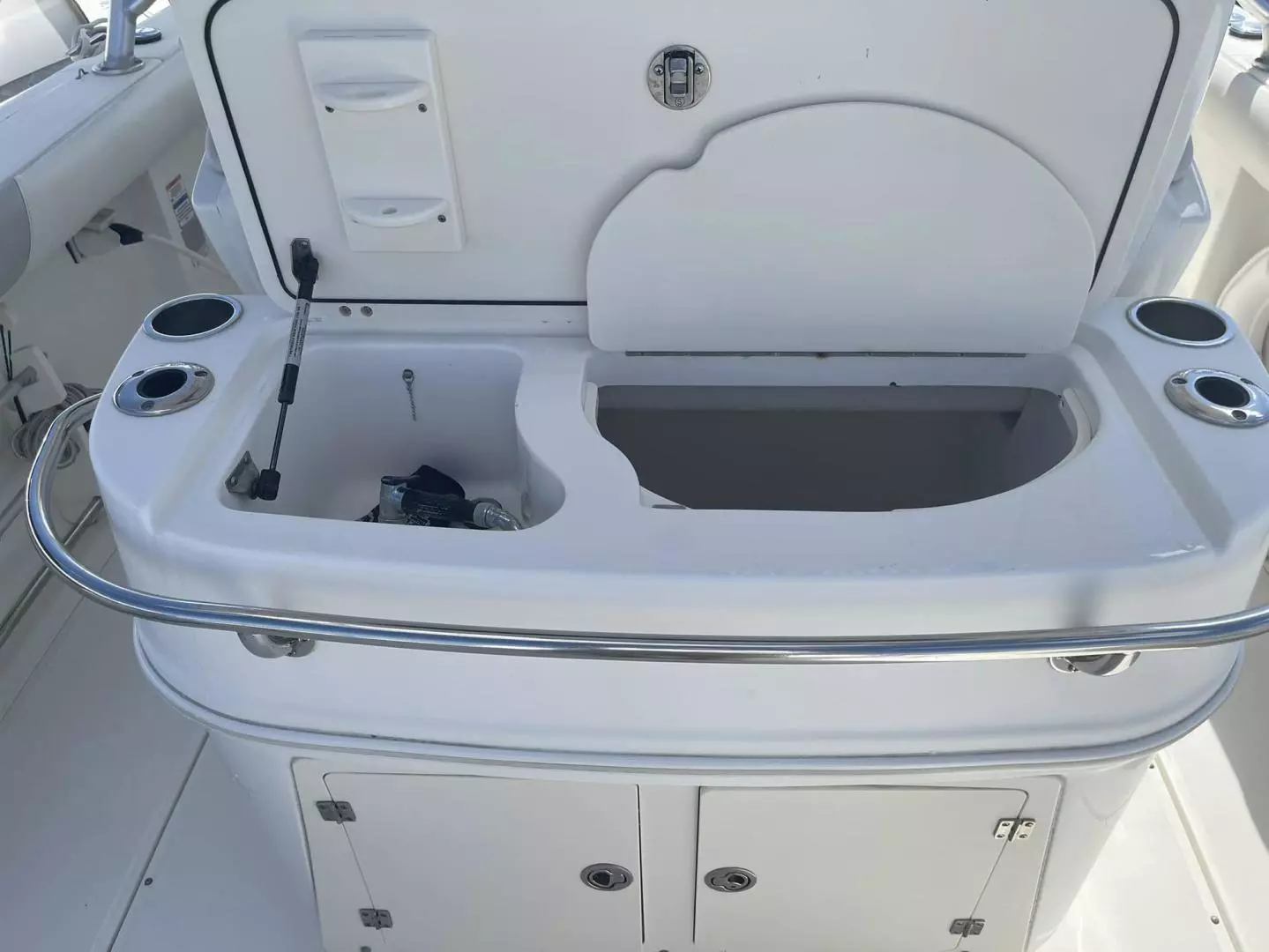 2008 Boston Whaler 320 Outrage Cuddy Cabin - Image 26