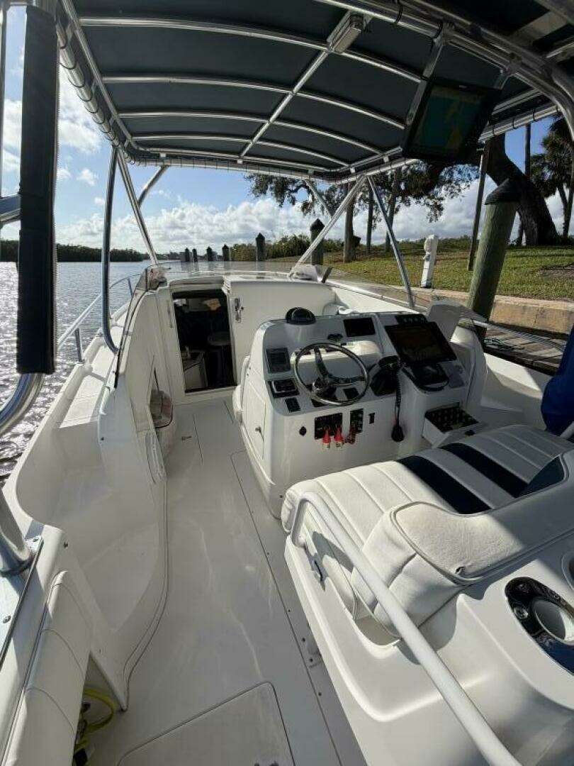 2003 Intrepid 310 - Image 18