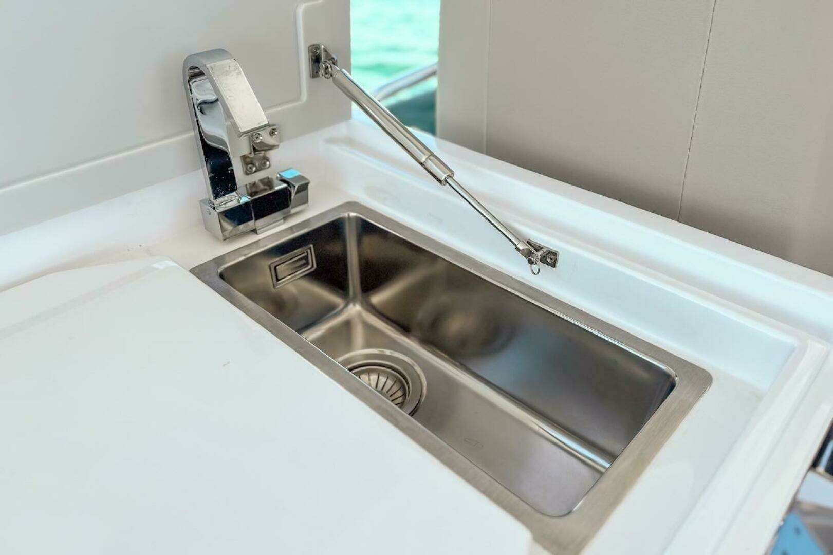 2024 Ferretti Yachts 580 - Image 28