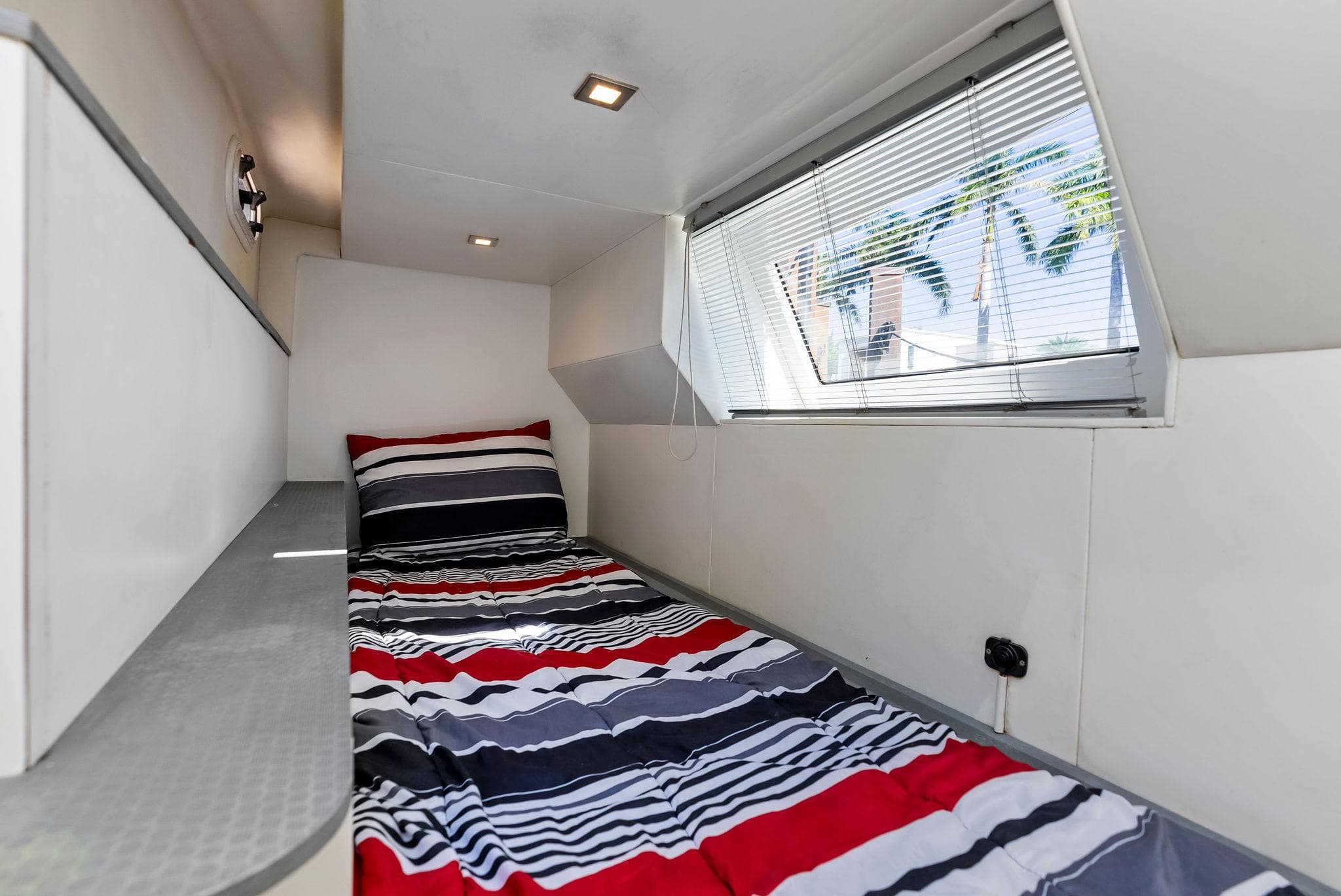 2013 Absolute 55 FLY - 65