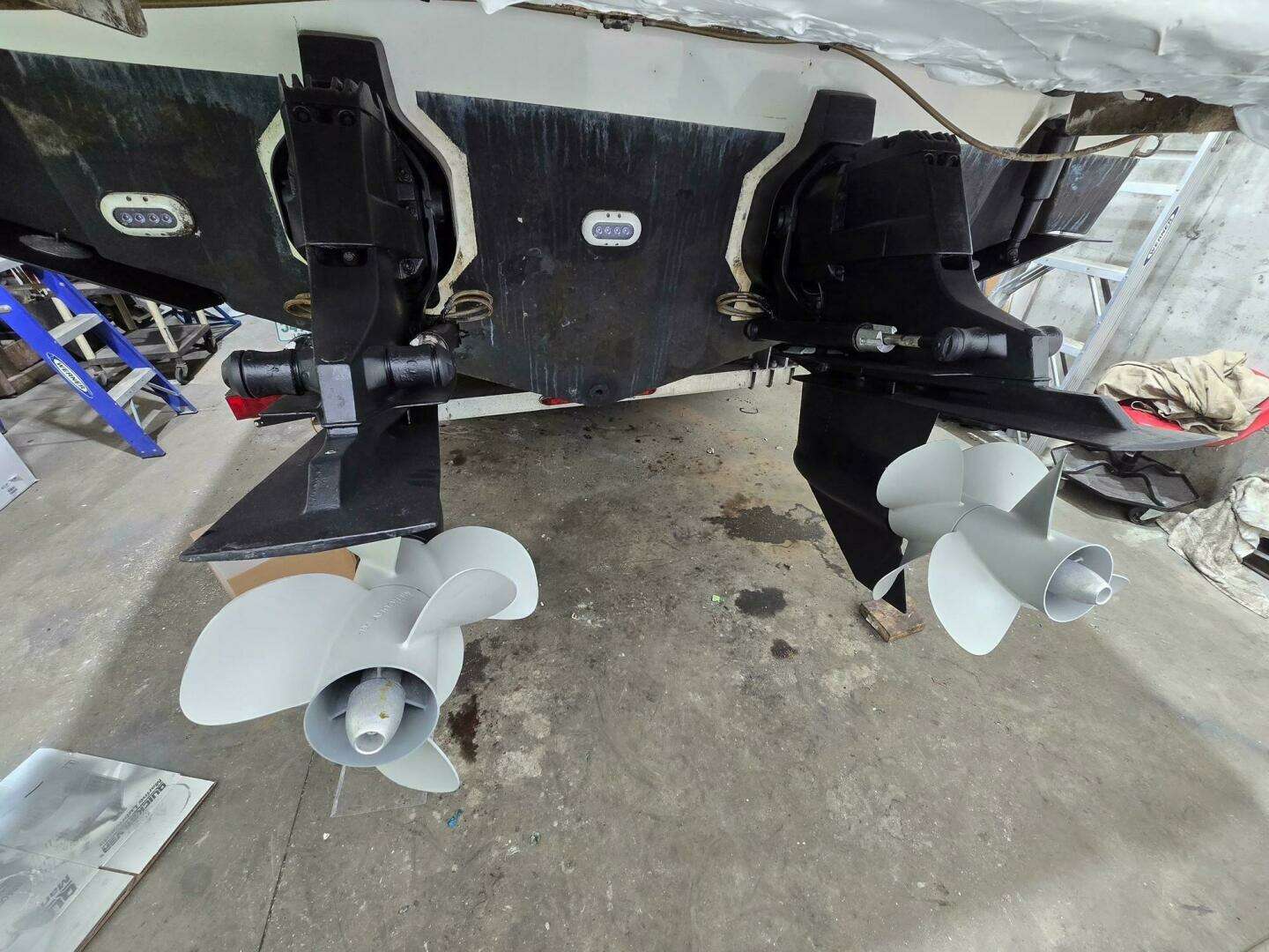2014 Sea Ray SLX 350 - Image 18