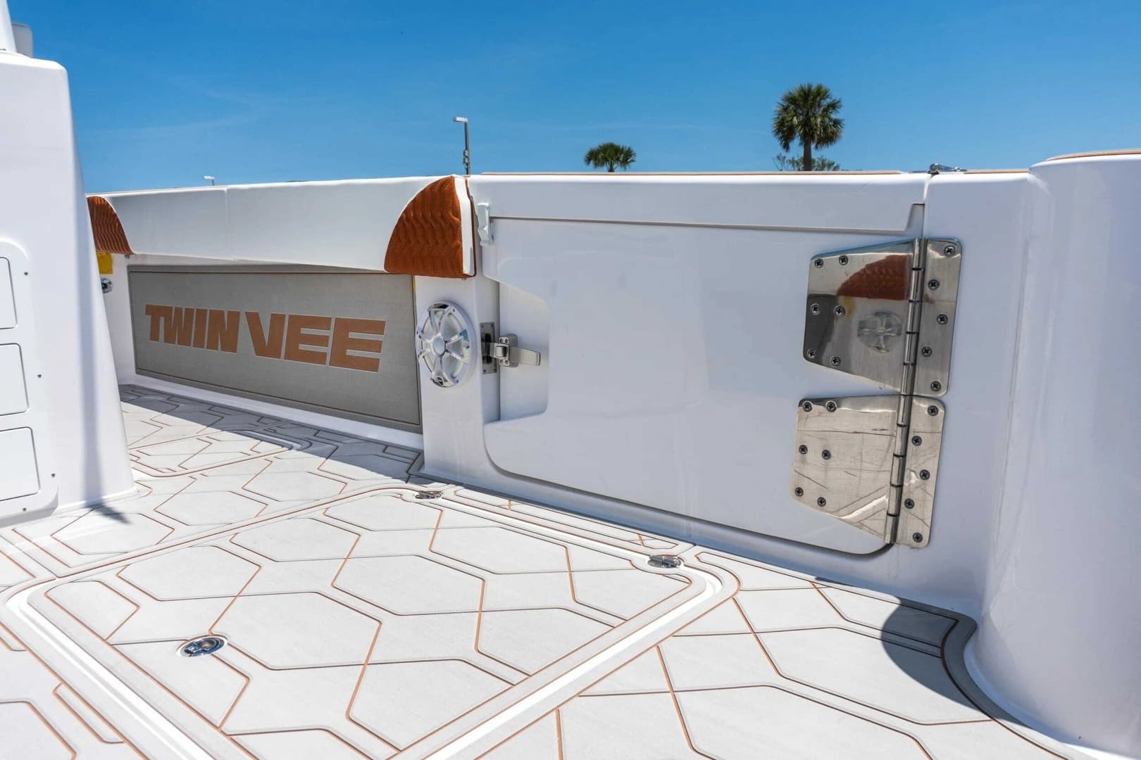 2026 Twin Vee 400 GFX2 CC - Image 18