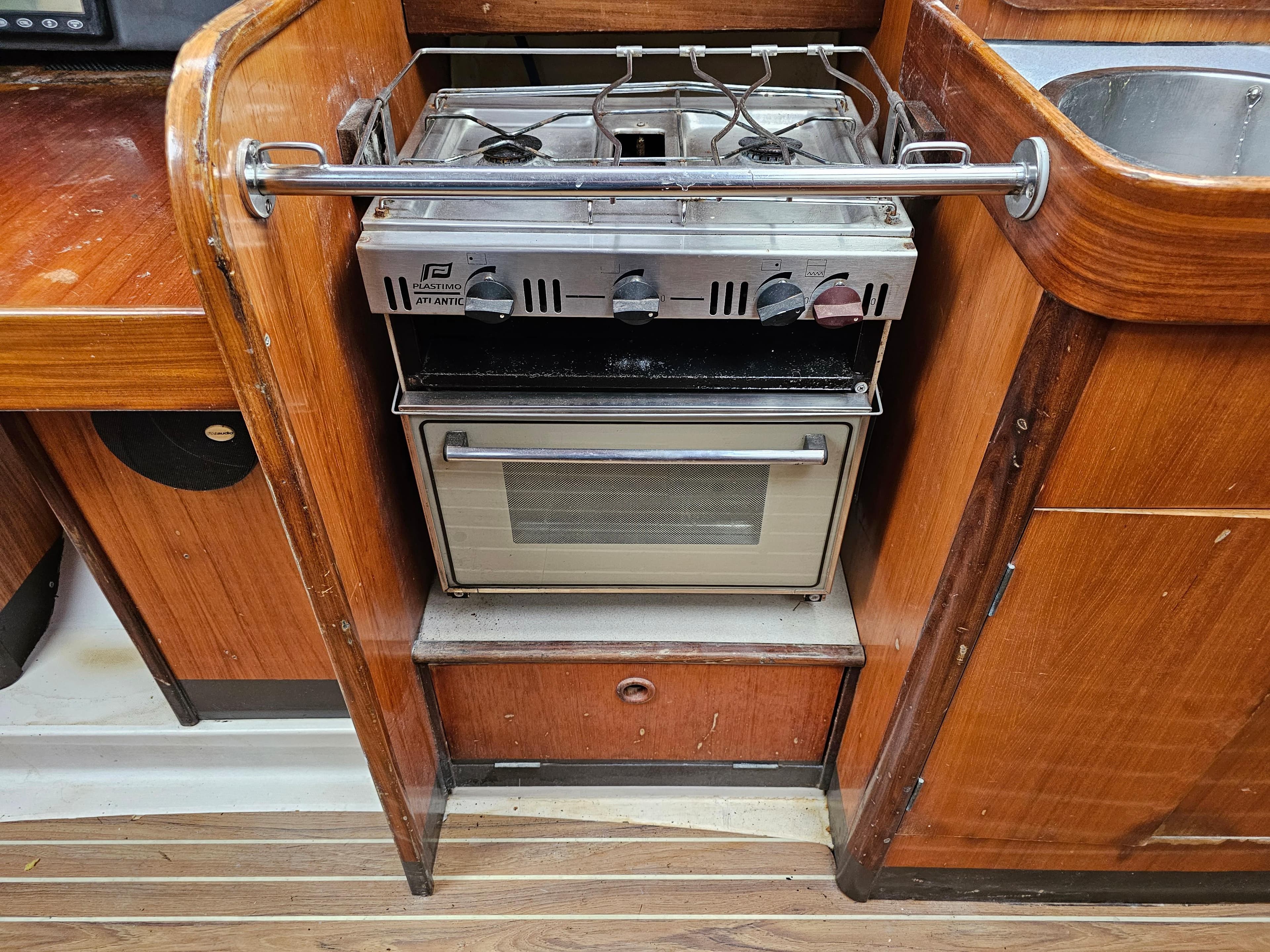 Beneteau Oceanis 320 for sale with BJ Marine