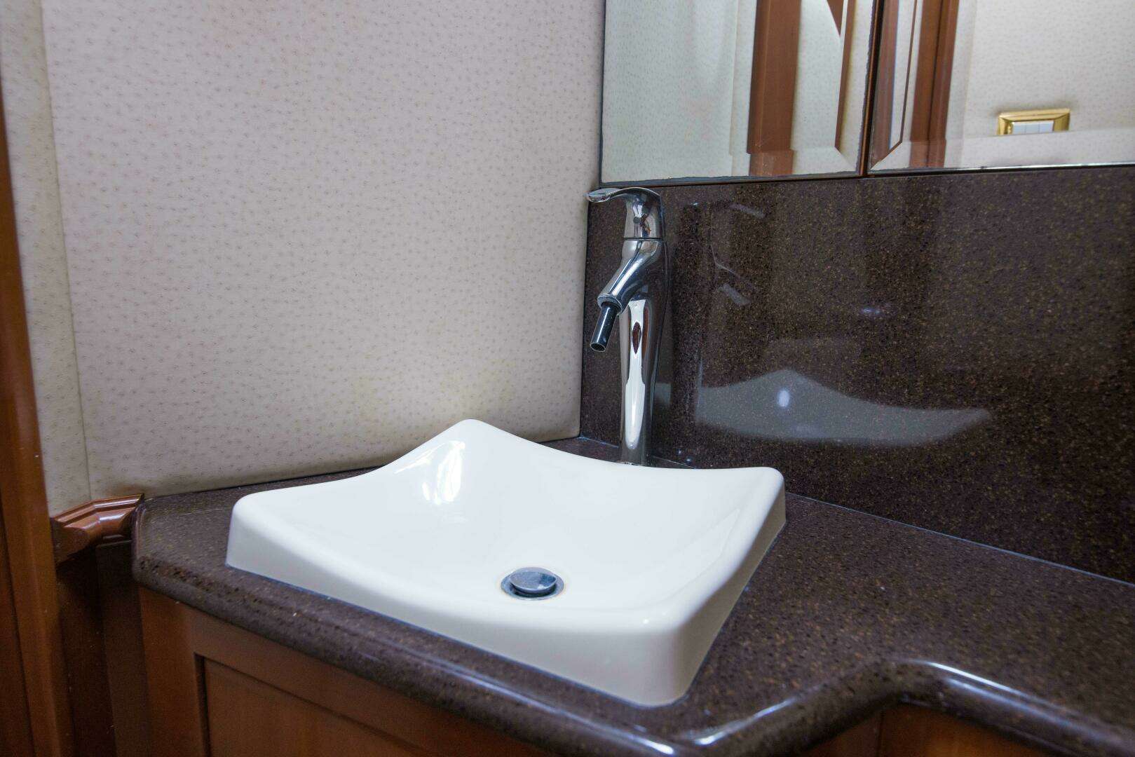 2009 Silverton 52 Ovation - Image 60