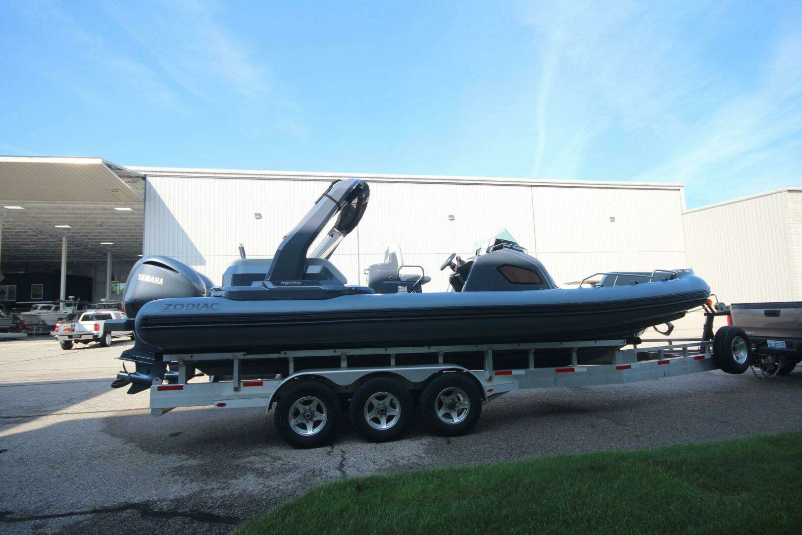 2024 Zodiac Medline 9 NEO - Image 4
