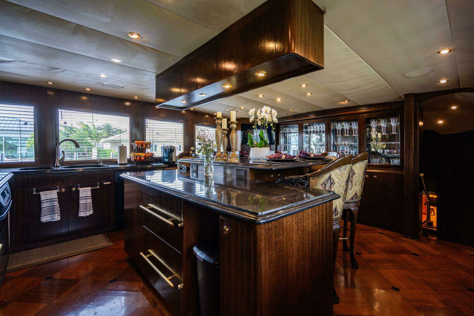 2001 Hatteras 100 Motor Yacht - Image 27