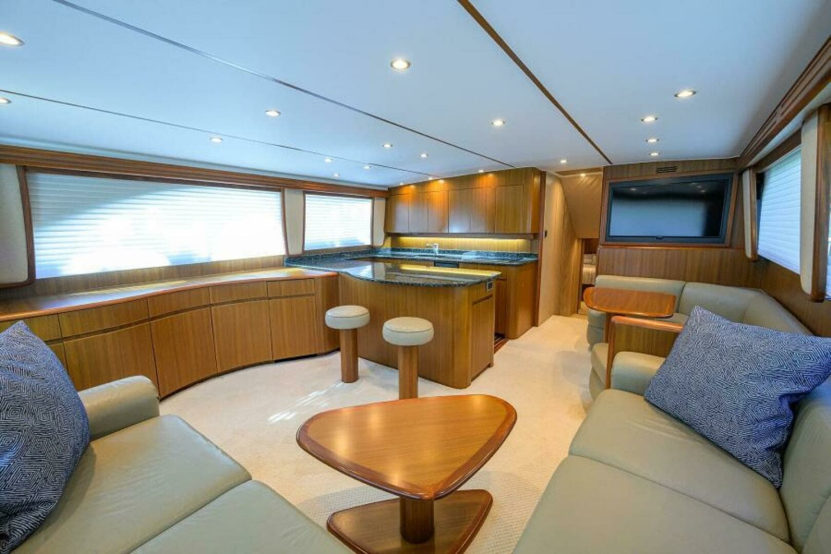 2008 Viking 60 Convertible - Image 4