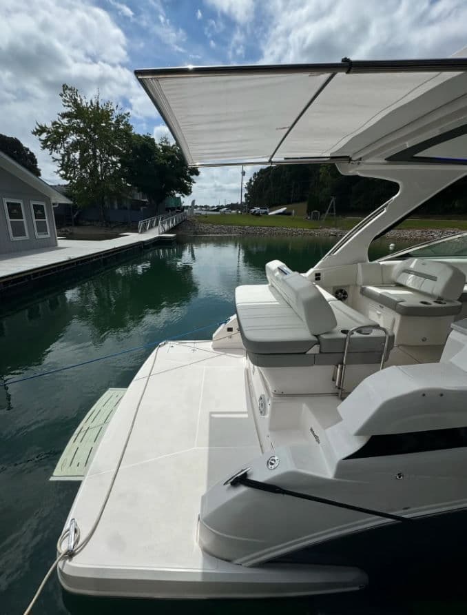 2021 REGAL 33 EXPRESS - Image 16