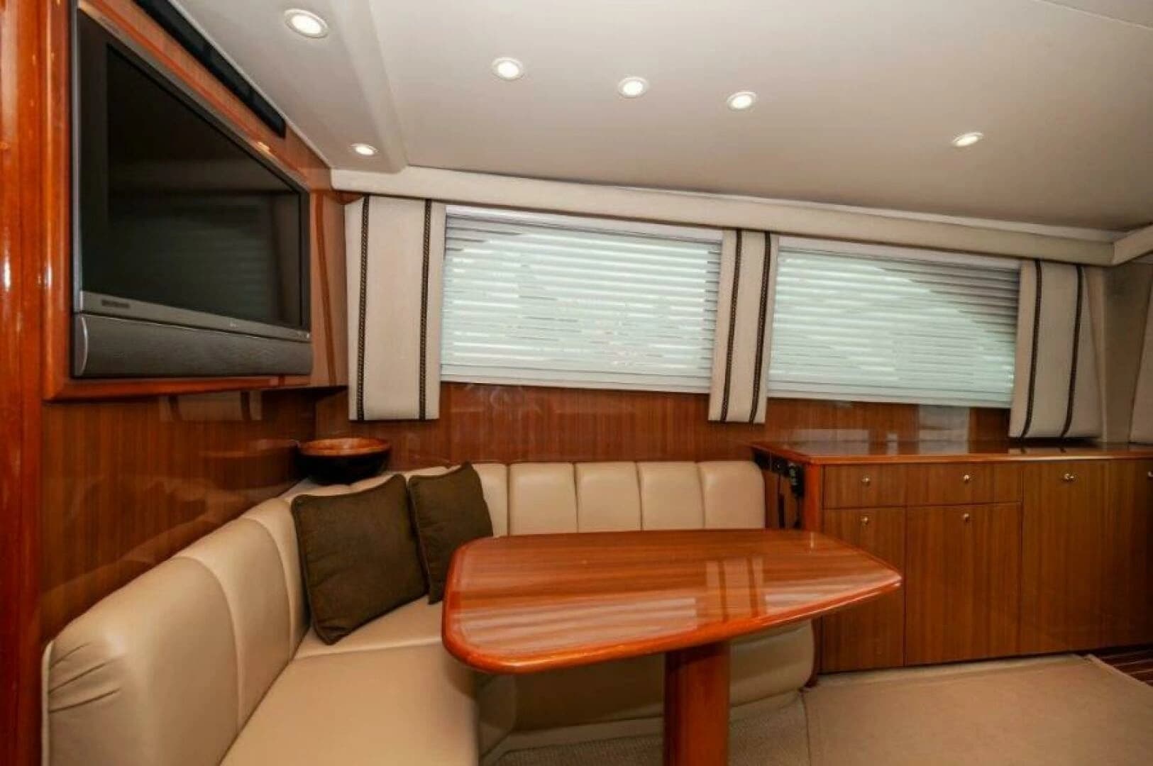 2006 Viking 45 Convertible - Image 7