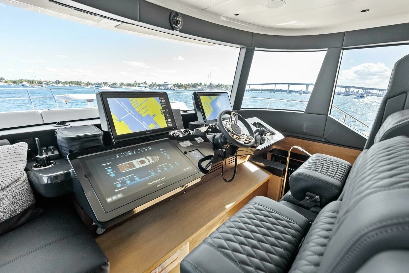 2025 Absolute 75 Navetta - Image 2