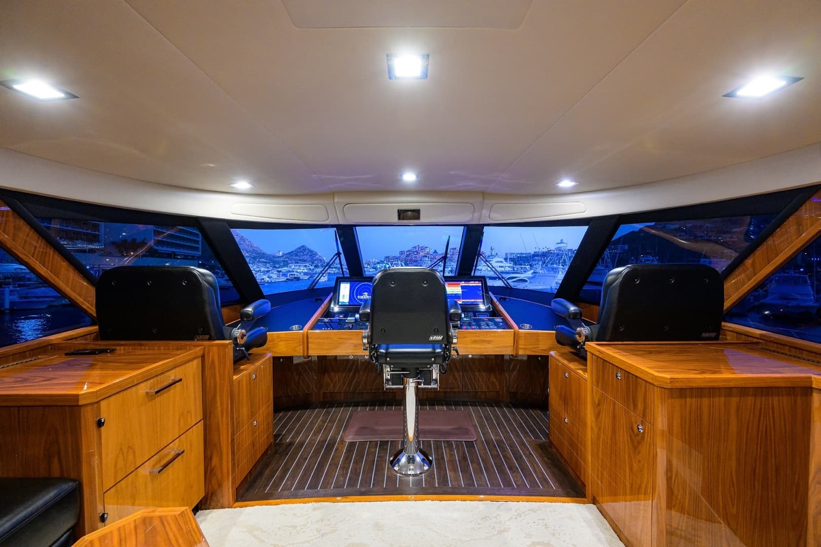 2023 Viking 80 Skybridge - Image 32