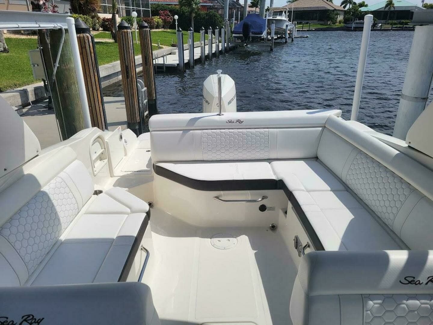 2019 Sea Ray SDX 270 Outboard - Image 7