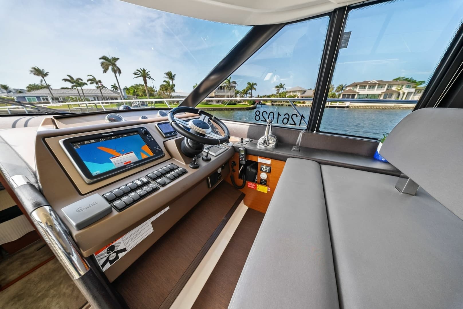 2015 Prestige 550 - Image 32