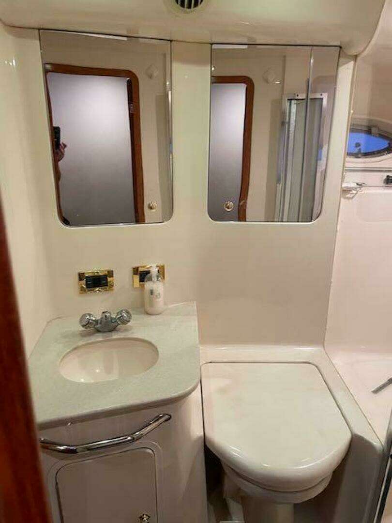1999 Sea Ray 480 Sedan Bridge - Image 30
