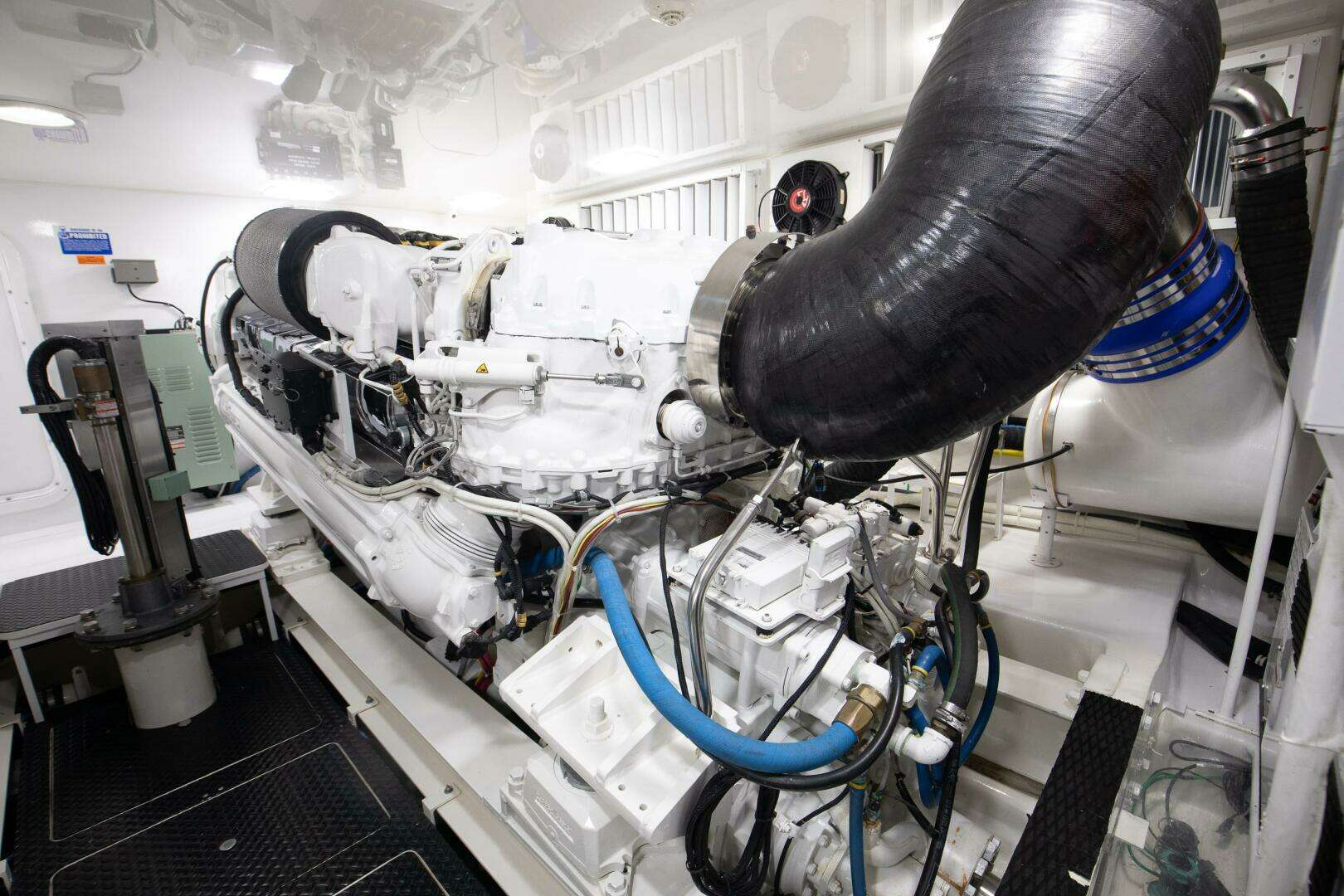 2015 Viking 70 Convertible - Image 32