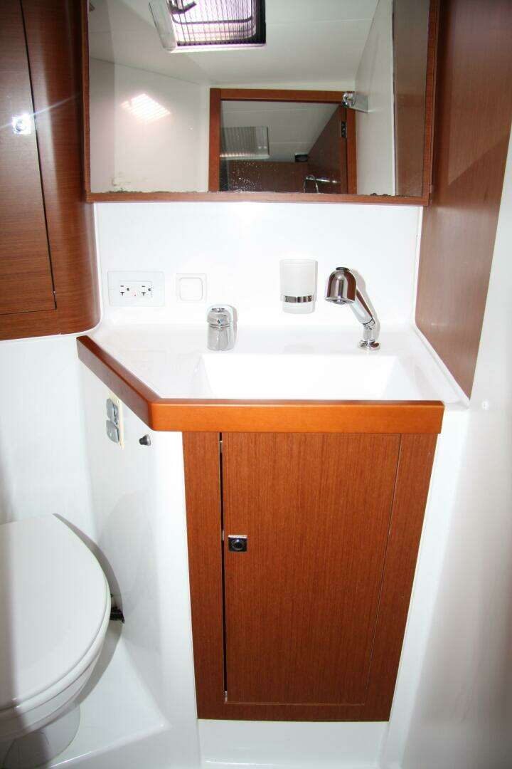 2013 Beneteau Oceanis 41 - Image 40