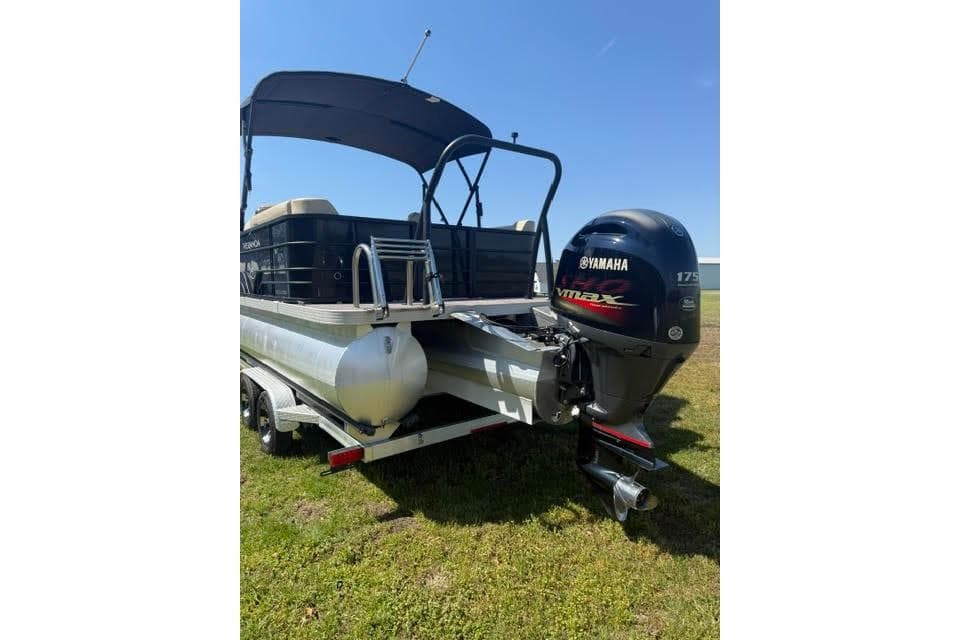 2022 Veranda Vista View22RC TT pontoon boat with Yamaha VMAX 175 engine on trailer.