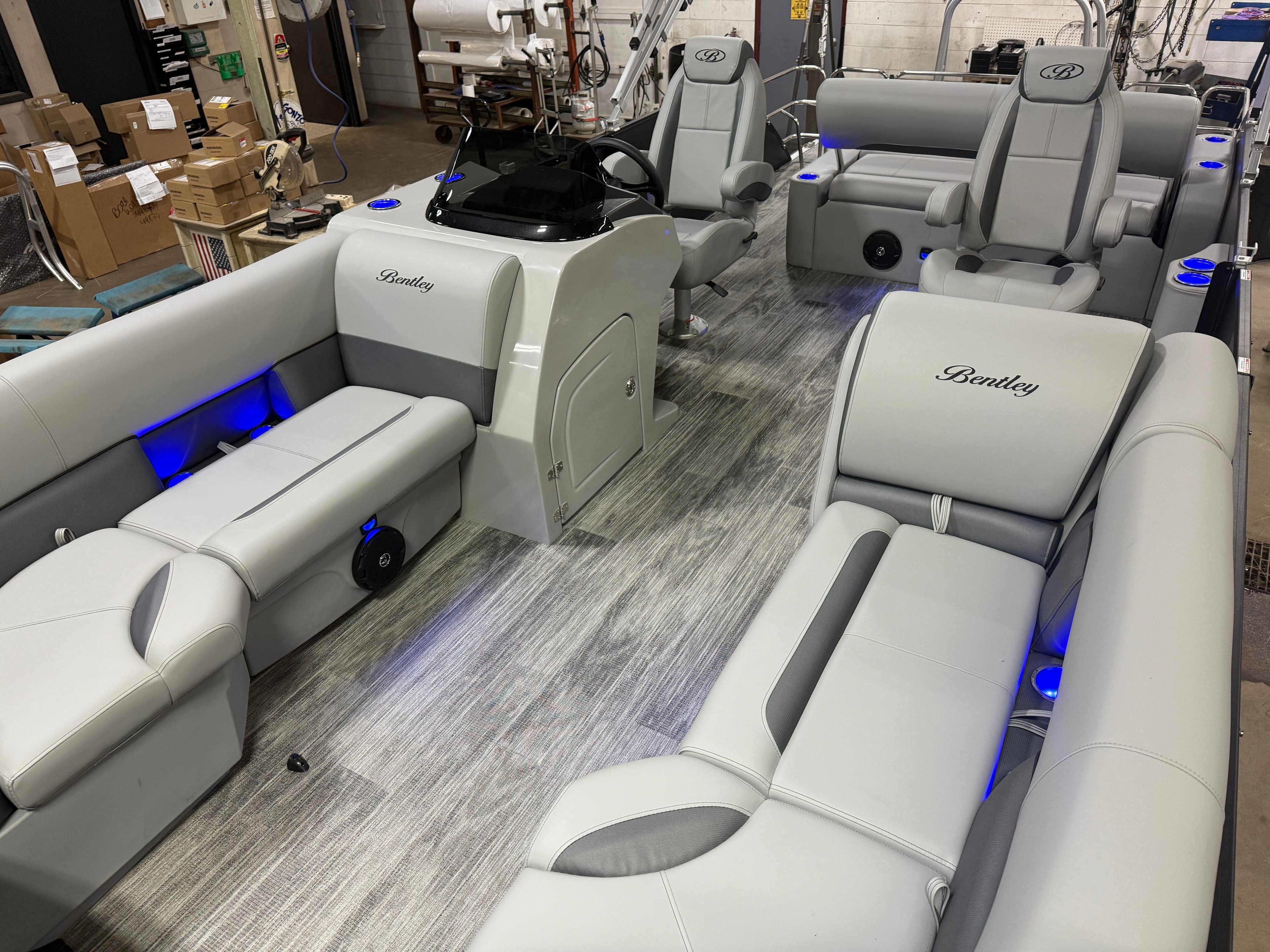 2026 Bentley Pontoons Legacy 220 Swingback & Honda 4-Stroke EFI - 31