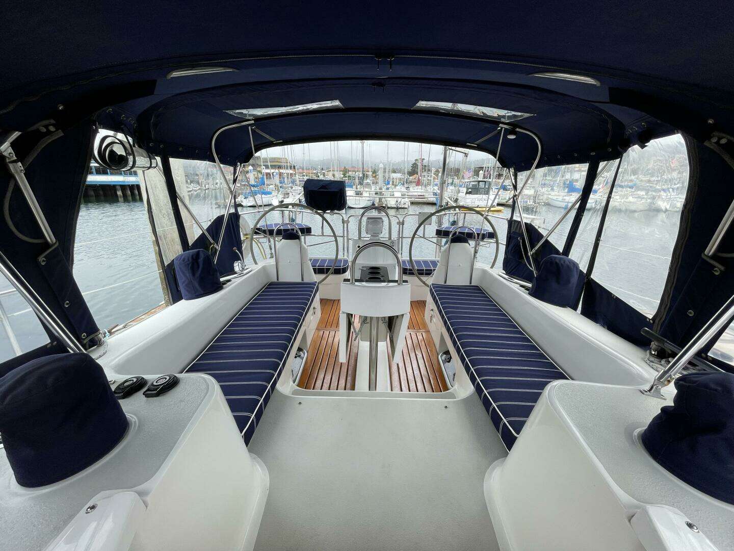 2005 Catalina 470 - Image 10